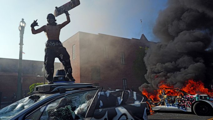 Los Angeles'ta kent merkezinde sokağa çıkma yasağı